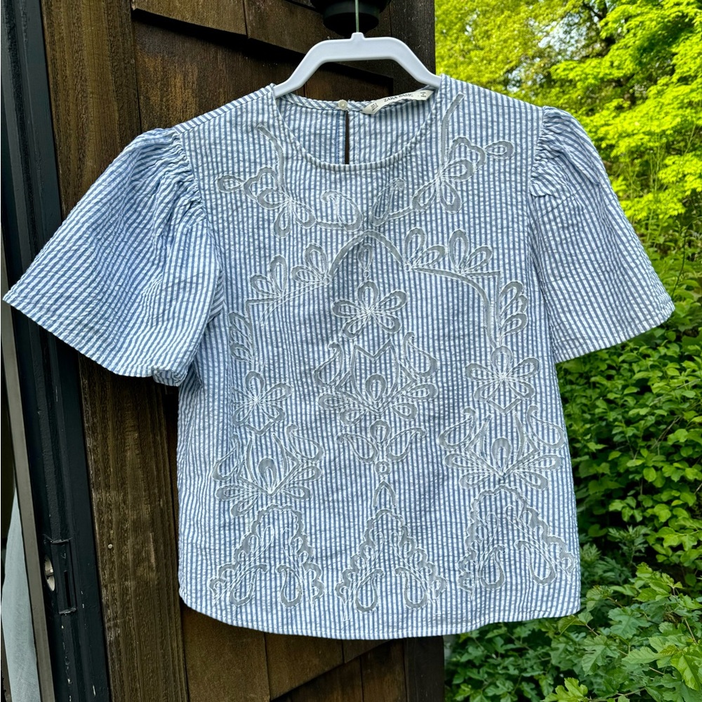 Zara Seersucker Blouse w/ Bell Sleeves Size Small